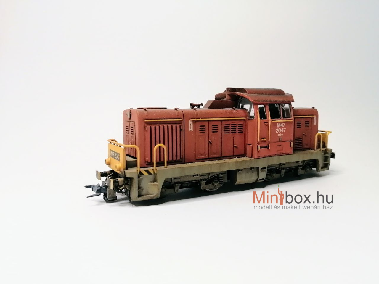 IHModell M47 2026 Dácsia dízelmozdony hangdekóderrel, digikuplung, pufferkondi, antikolva (1:87)