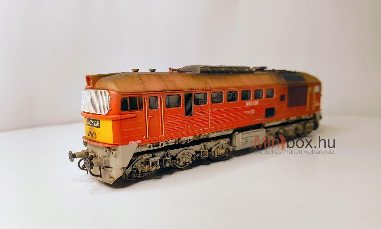 Roco 63396 MÁV M62 136 Szergej dízelmozdony, rácsos szélvédő, antikolva (1:87)