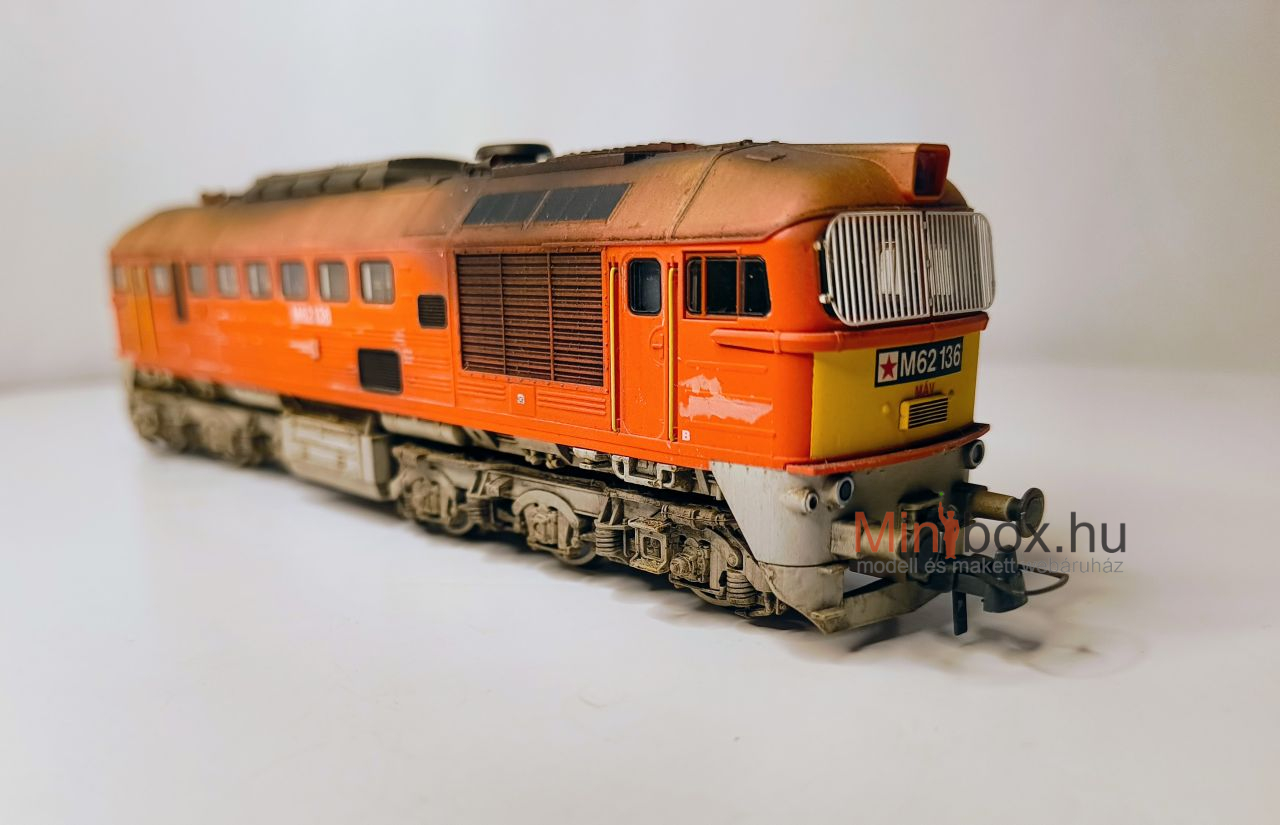 Roco 63396 MÁV M62 136 Szergej dízelmozdony, rácsos szélvédő, antikolva (1:87)