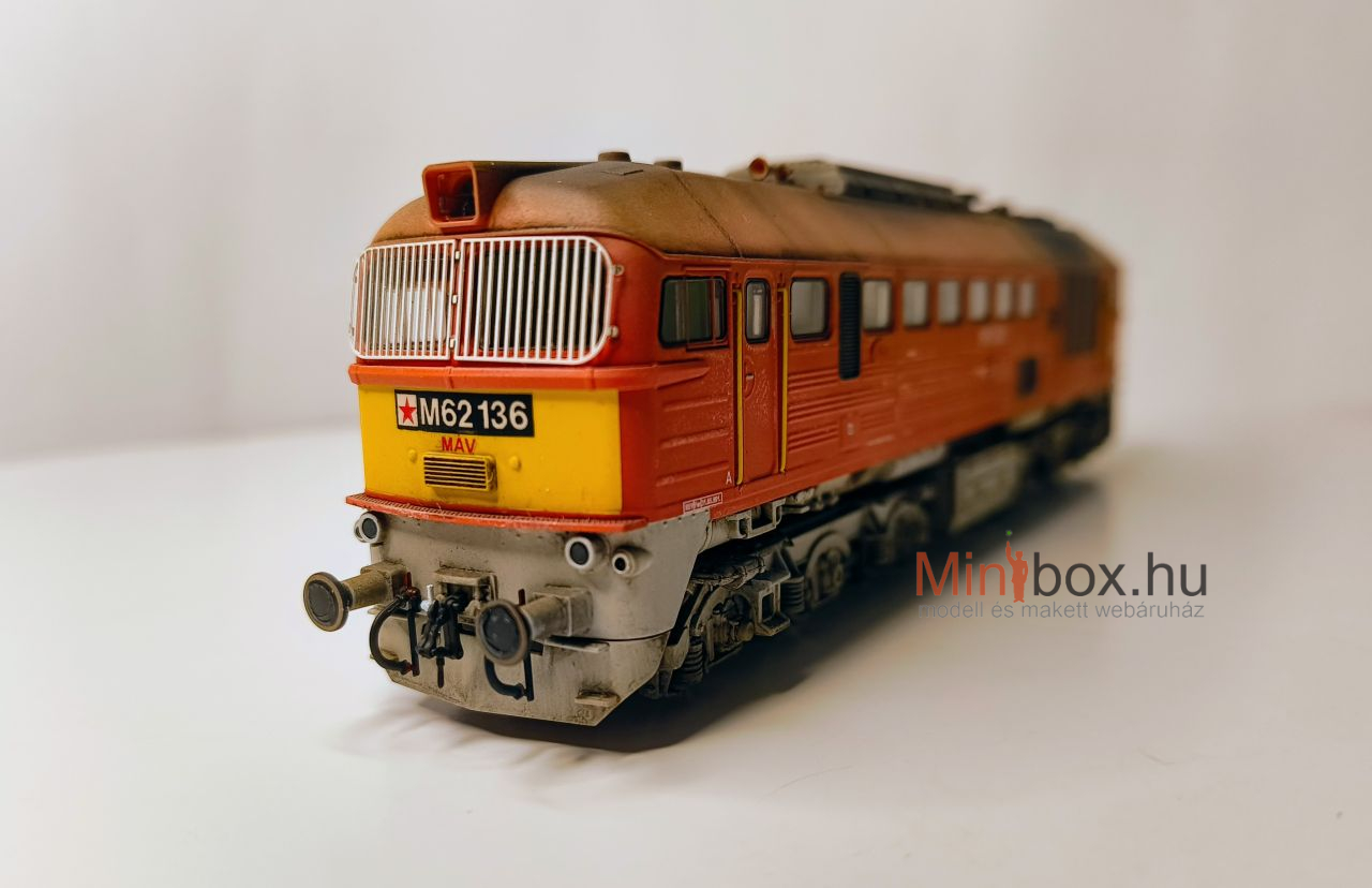 Roco 63396 MÁV M62 136 Szergej dízelmozdony, rácsos szélvédő, antikolva (1:87)