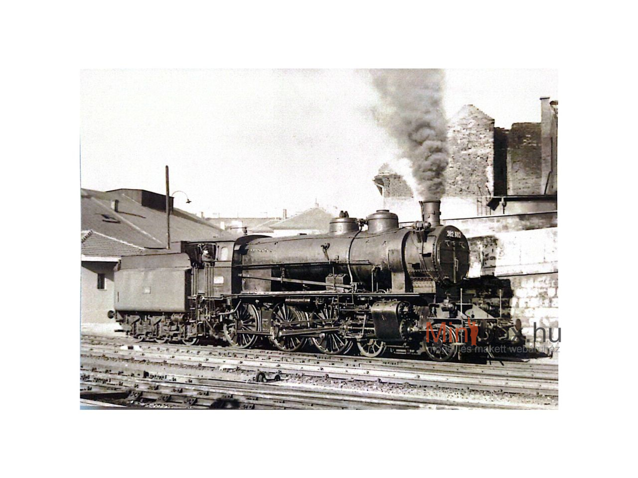 Stil Nuovo Feketén-fehéren sorozat - MÁV 302.602 gőzmozdony a Déliben képeslap (15x10)