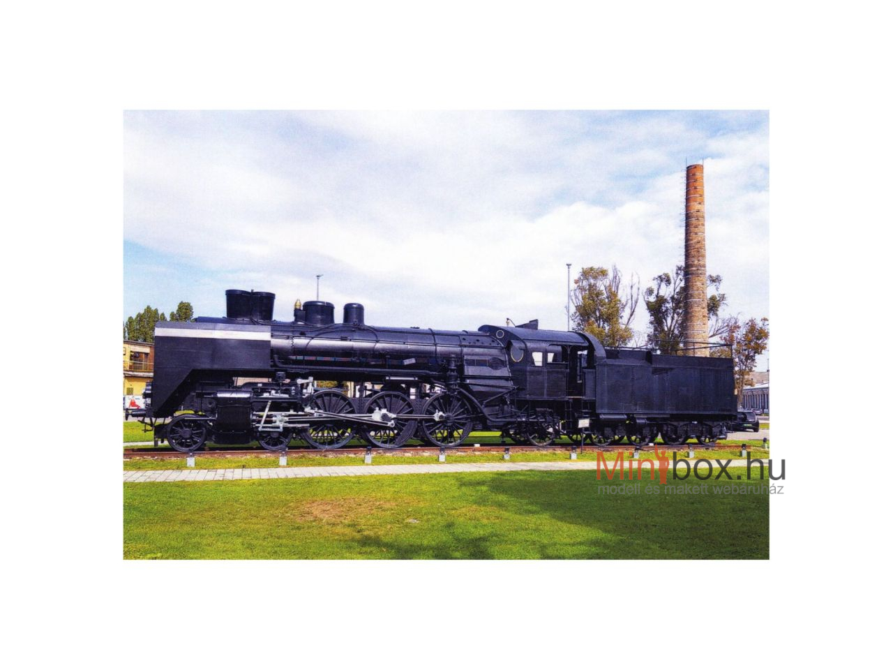 Stil Nuovo A gőzmozdony tündöklése és bukása sorozat - 301.006 gőzmozdony az Eiffel Műhelyház előtt képeslap (15x10)