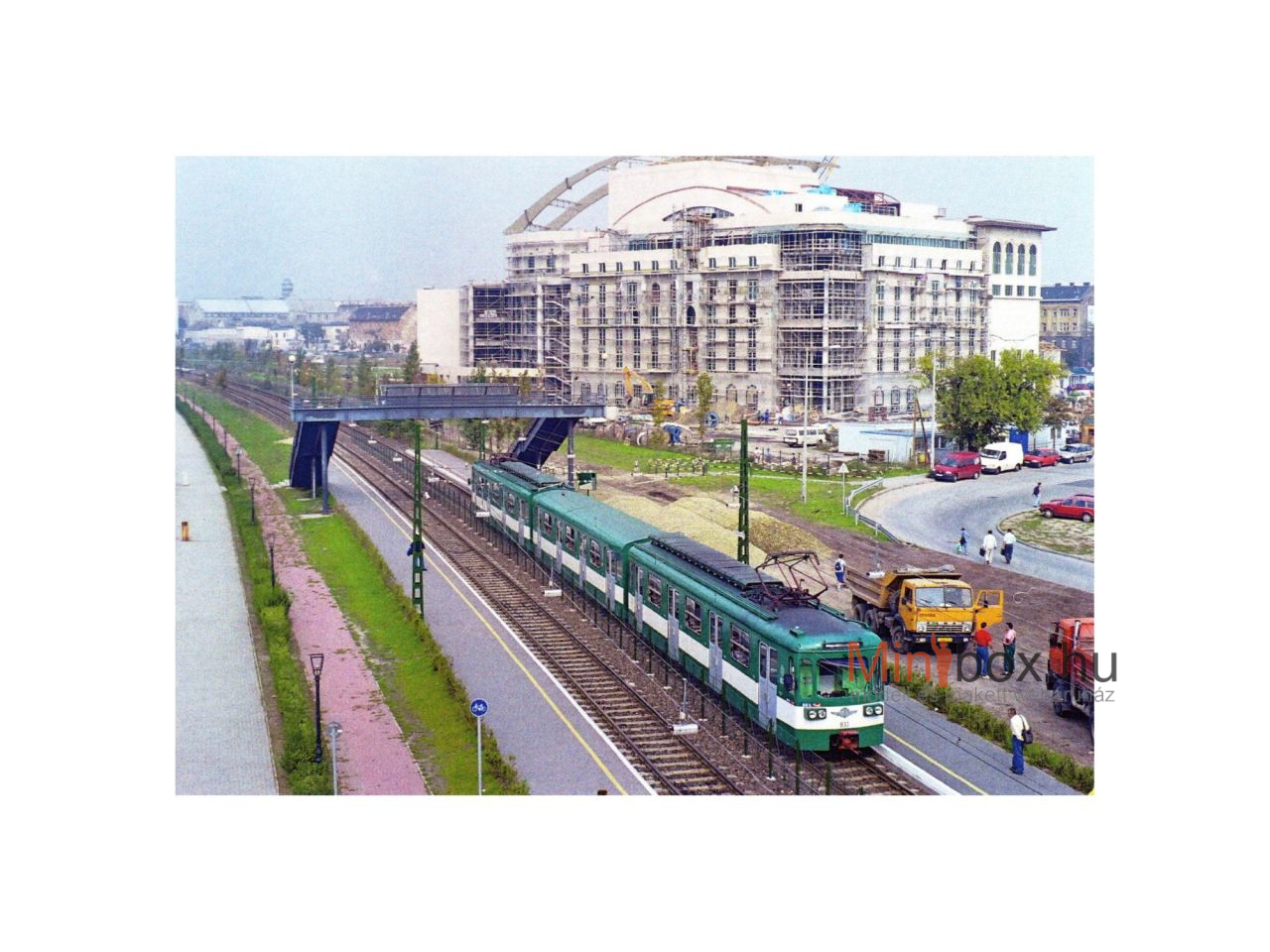 Stil Nuovo BHÉV MIX/A 833 a Nemzeti Színház előtt képeslap (15x10)