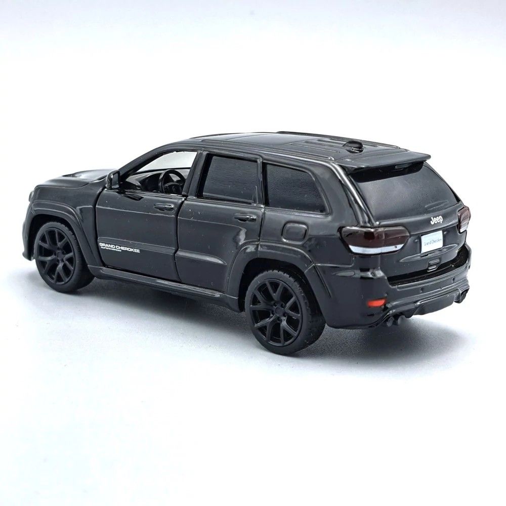 Tayumo Jeep Grand Cherokee fekete modellautó (1:36) Tayumo Jeep Grand Cherokee fekete modellautó (1:36)