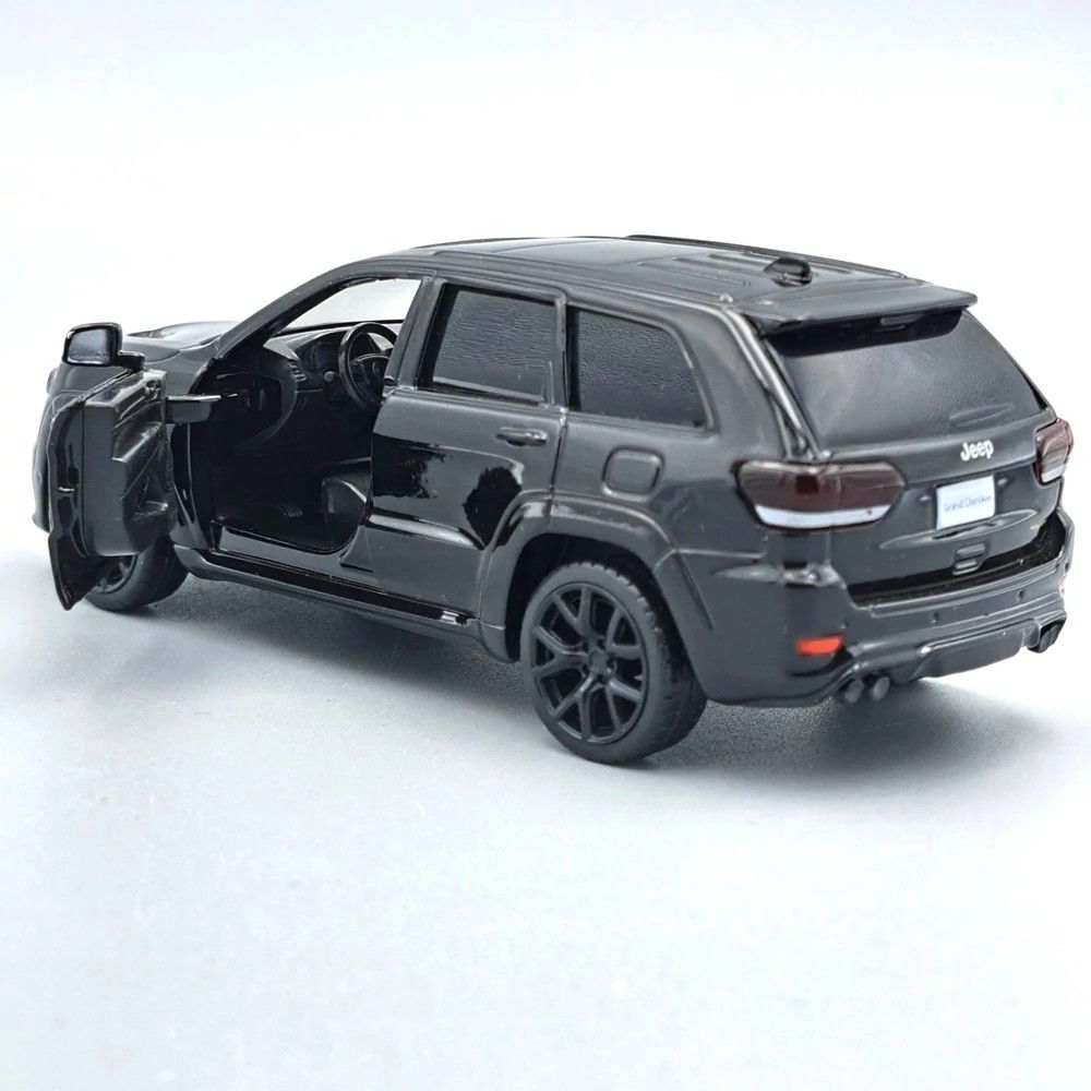 Tayumo Jeep Grand Cherokee fekete modellautó (1:36) Tayumo Jeep Grand Cherokee fekete modellautó (1:36)