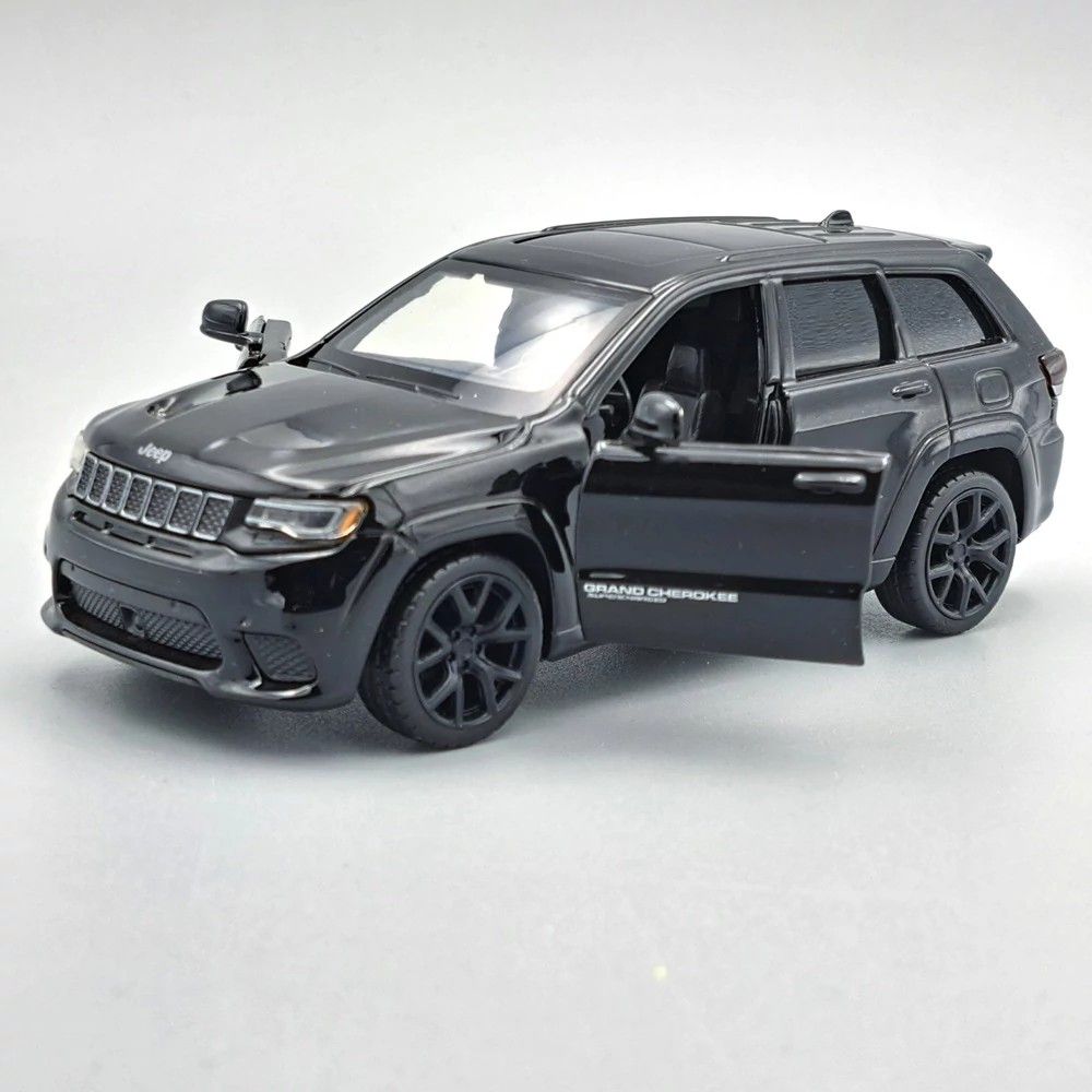 Tayumo Jeep Grand Cherokee fekete modellautó (1:36) Tayumo Jeep Grand Cherokee fekete modellautó (1:36)